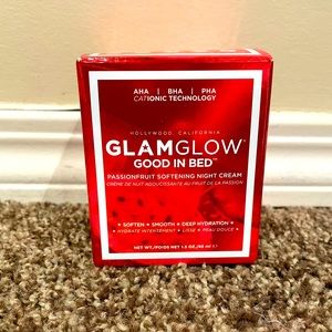 GlamGlow Good In Bed Cream